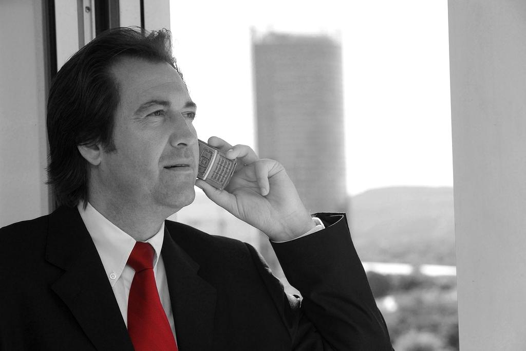 Ofiste iletişim kurulurken ekip çalışması