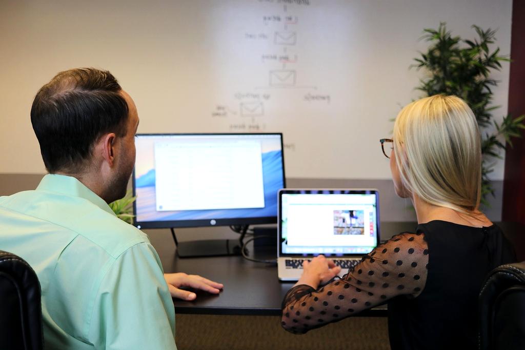 Teknik uzmanlarla müşteri başarı toplantısı